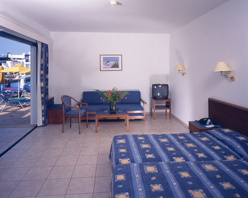 Bedrooms Cool Without AC. Can Kok! bedroom elegant-bedroom-cool-interior-design-idea