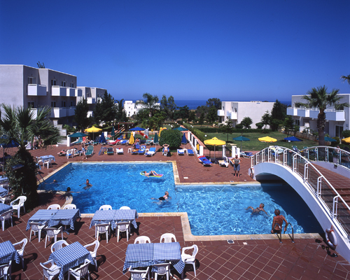 Paramount Hotel Apartments Swimming Pool 2
