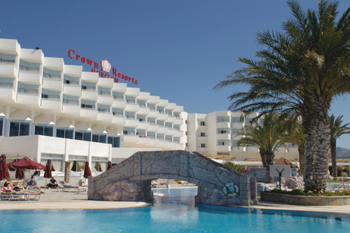 Crown Resort Horizon Building And Pool View
