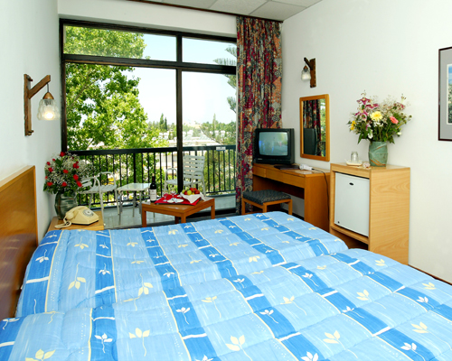 Veronica Hotel Room