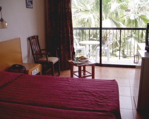 Veronica Hotel Room
