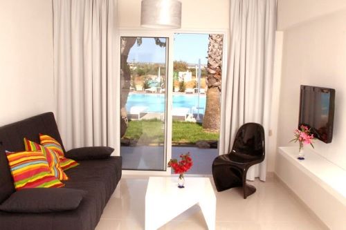 Mon Repos Hotel Apartments Living Room 2