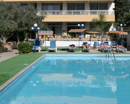 Caravel Hotel Swimming Pool