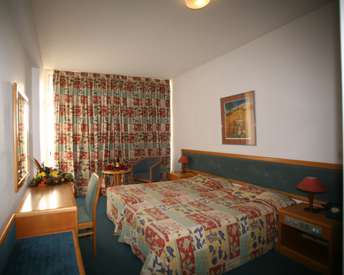 Caravel Hotel Bed Room
