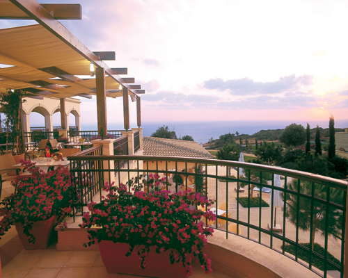 Aphrodite Hills Golf & Spa Resort Residences Village Square (Anoi Pub)