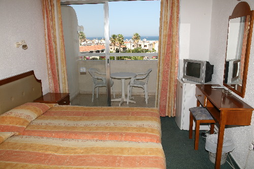 Kings Hotel Bedroom